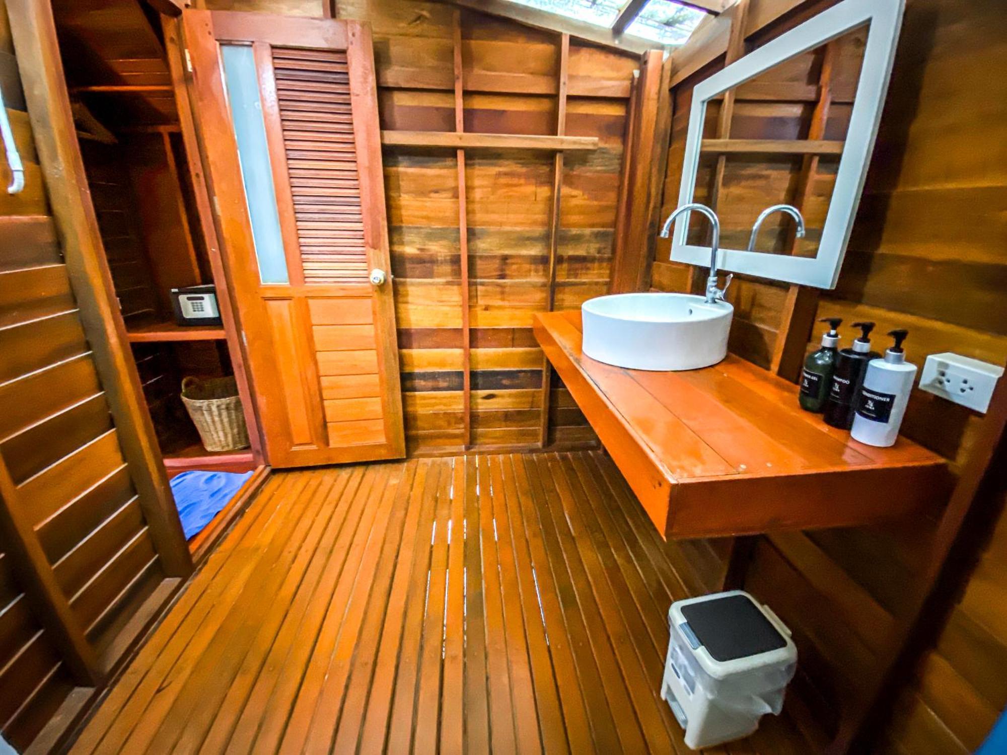 Premium Garden Bungalow