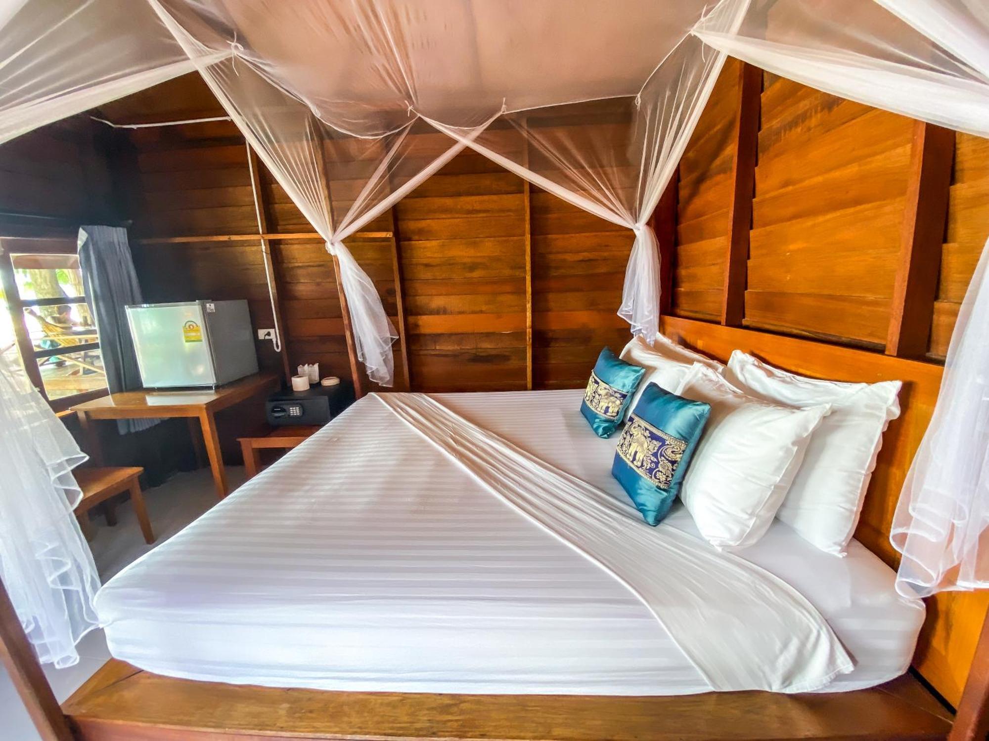 Beachfront Deluxe Bungalow